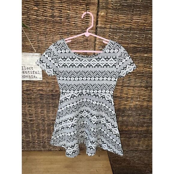 đEUC!âPlaceâGeometricâDesign Girlsâ5-6âSđClearanceâitem!â2/$15-3/$25 - Picture 1 of 9